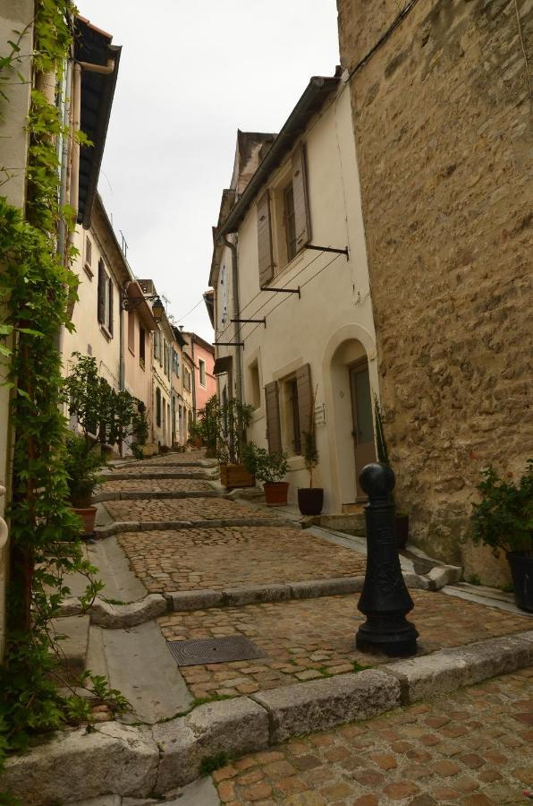 Aux Pieds Des Arenes Apartamento Arles Exterior foto