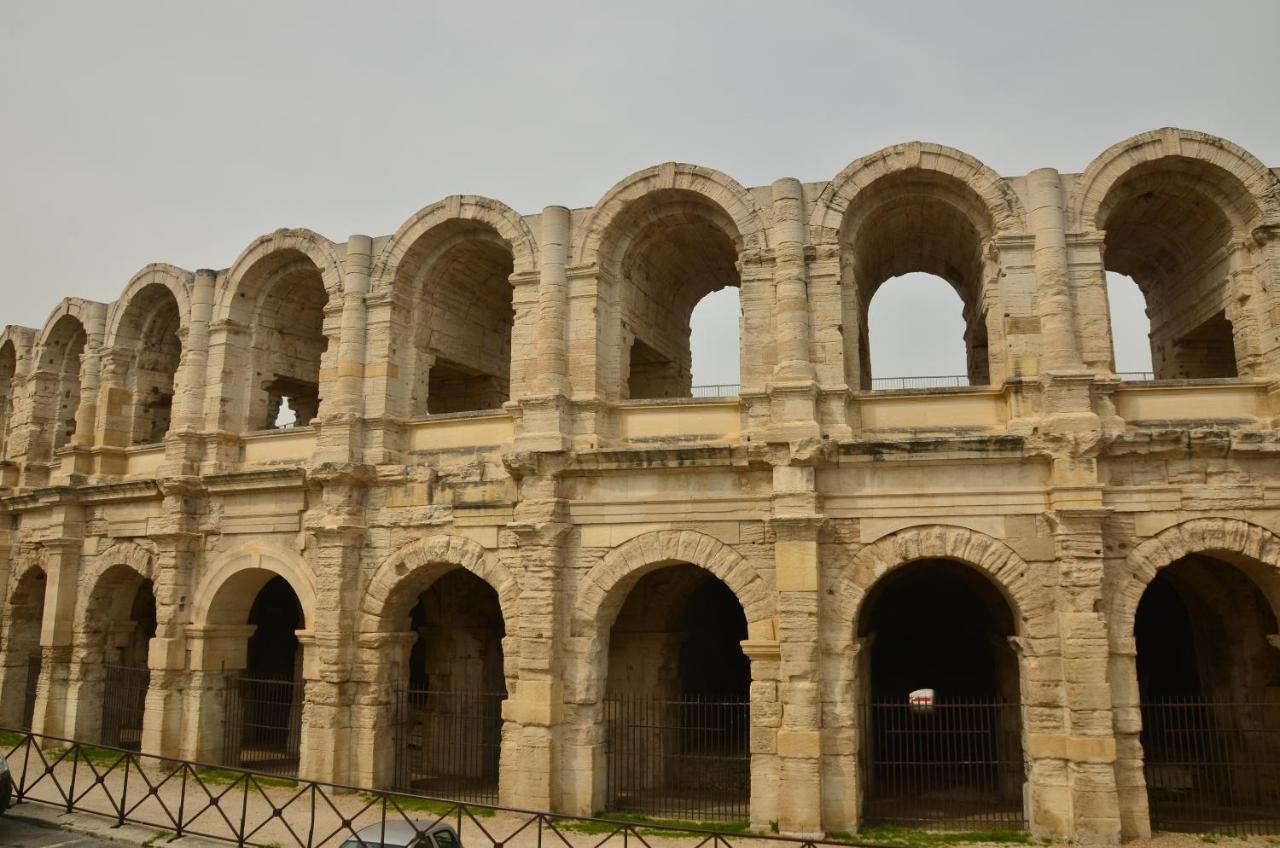 Aux Pieds Des Arenes Apartamento Arles Exterior foto